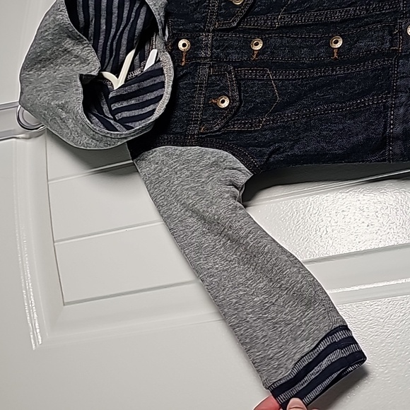 NWT Wrangler 2T denim button up jacket w/hoodie - Picture 3 of 9